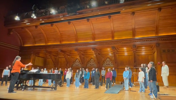 Концертът в престижния Sanders Theatre ще обедини студенти от 17