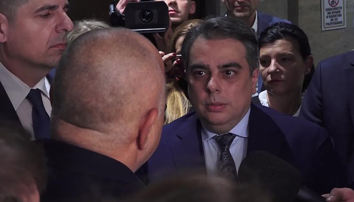 Асен Василев: Не сте изтеглили бюджета; Бойко Борисов: Няма да