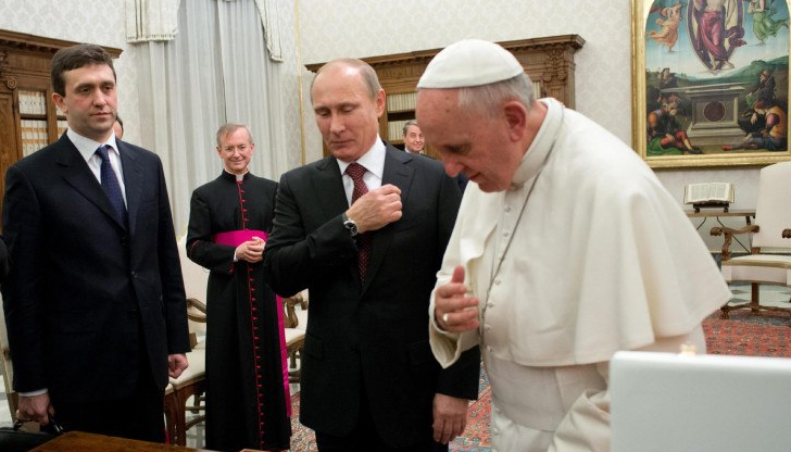 Руският президент занесе в болницата икона на Св. Александър Невски