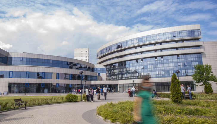 Мъжът е пробол съселянин в гърдите, причинявайки му средна телесна