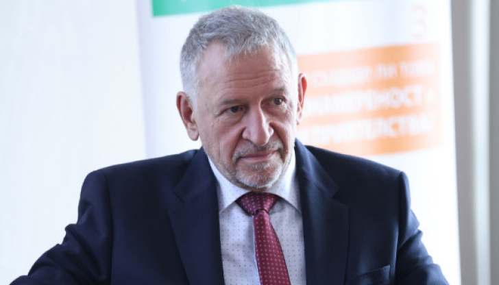 Бившият здравен министър разкри как управляващите се люшкат на вълната