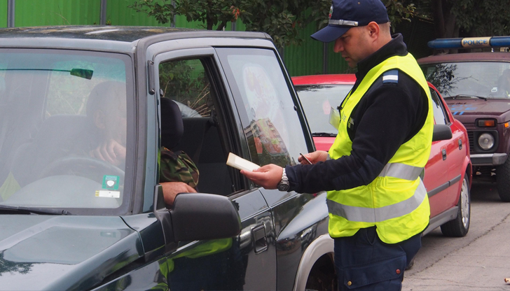 Шофьорът с двойно гражданство предложил 10 евро, за да избегне