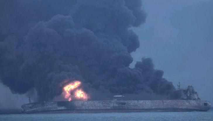 Втори кораб също е подал сигнал за експлозия, екипажите са