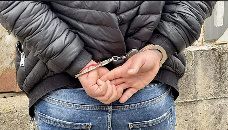 Младежът препречил пътя на 18-годишен, наплюл го и му ударил