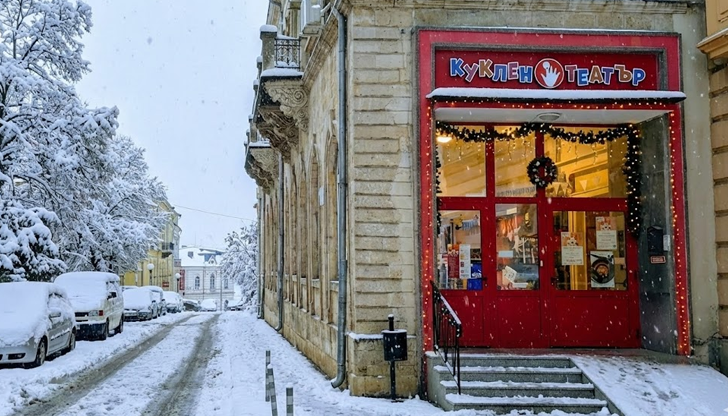 Актрисата Розалина Пенчева прави дебют в новия спектакъл на Валентин