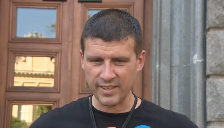 Лидерът на Величие заплаши с разкрития, след като съдът остави