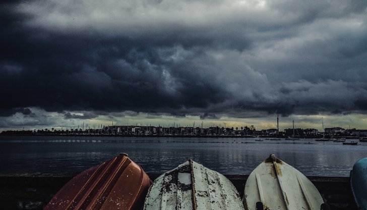 Значителни количества дъжд и силен вятър се очакват през следващите