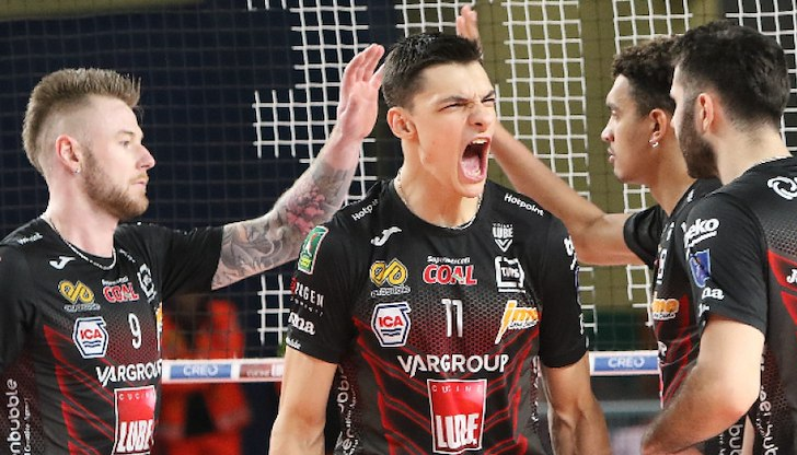 Българинът реализира 20 точки при категоричния успех с 3:0 над