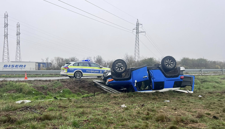 Джип е излязъл от пътното платно и се е преобърналТежка