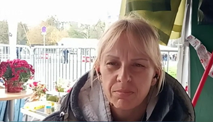 Дияна Хърка продължава протеста си в Белград с искане за