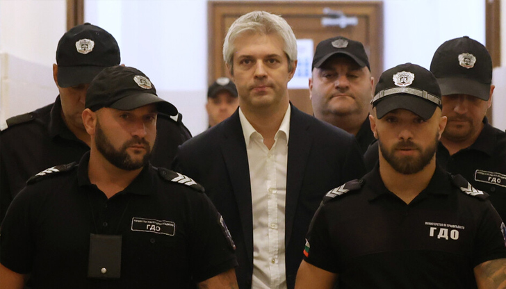 Магистратът трябва да се произнесе и по депозираните молби за