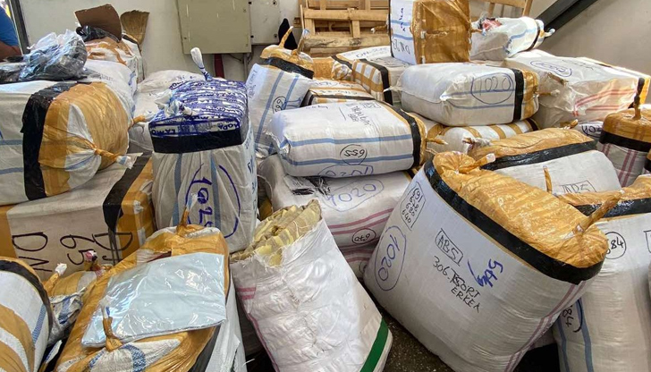 Екип на ТД Митница Русе разкри мащабна пратка с фалшиви