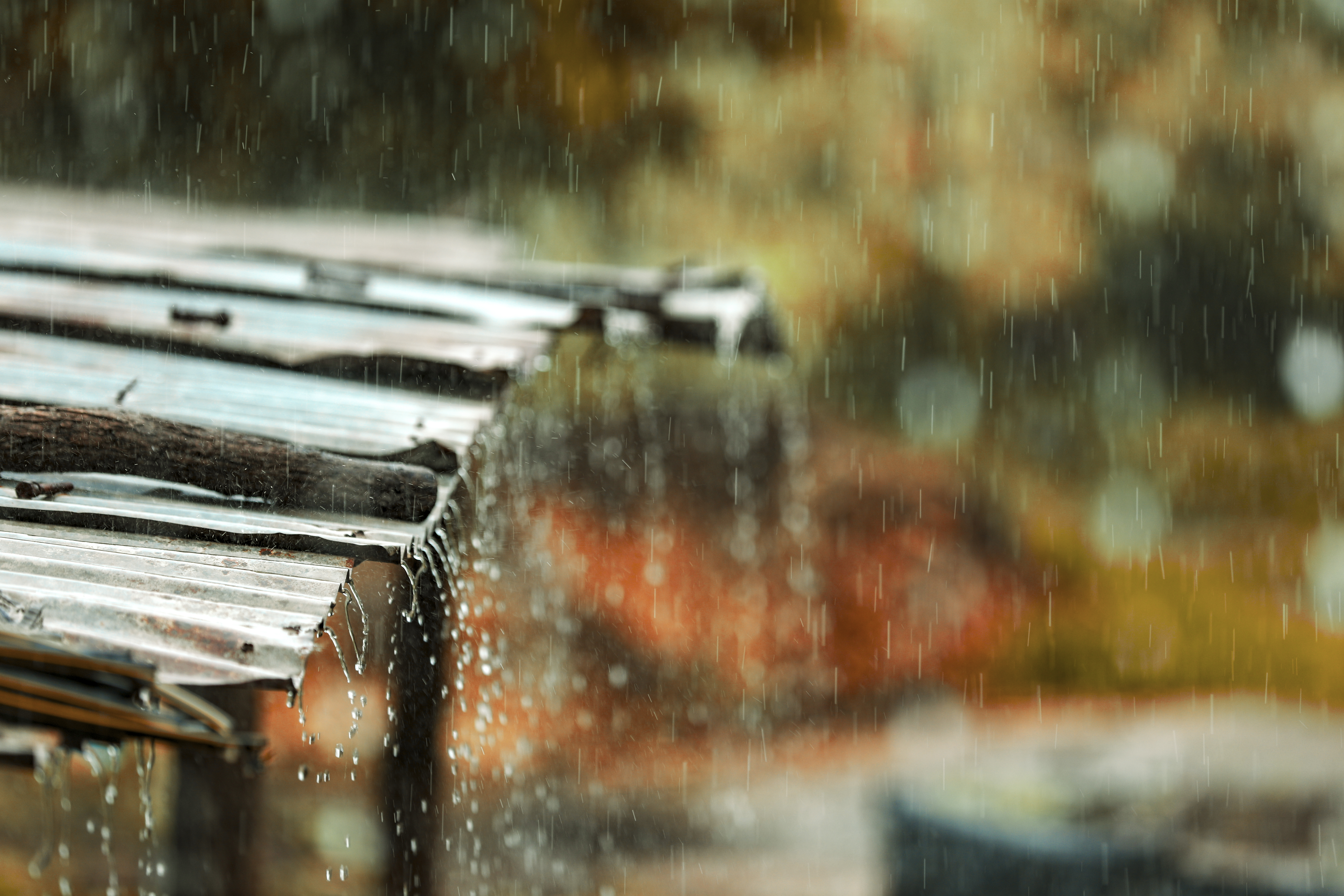 Валежите се очаква да продължат няколко часа, като с тях