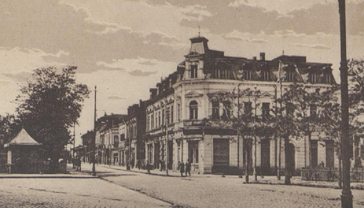 Писателят Стефан Попов описва в книгата си Безсъници космополитния живот