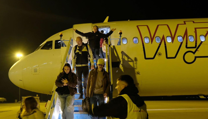 Диригентът Едуард Папазов бе първият пътник, който слезе от борда