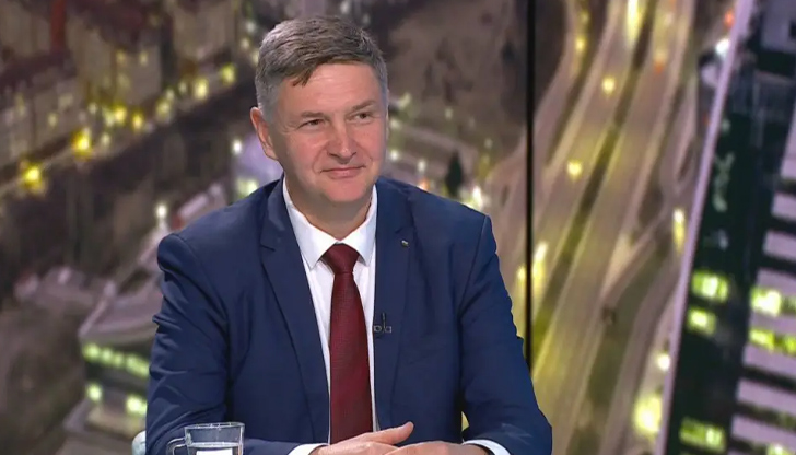 Според депутата от БСП шефът на НАП има много добър