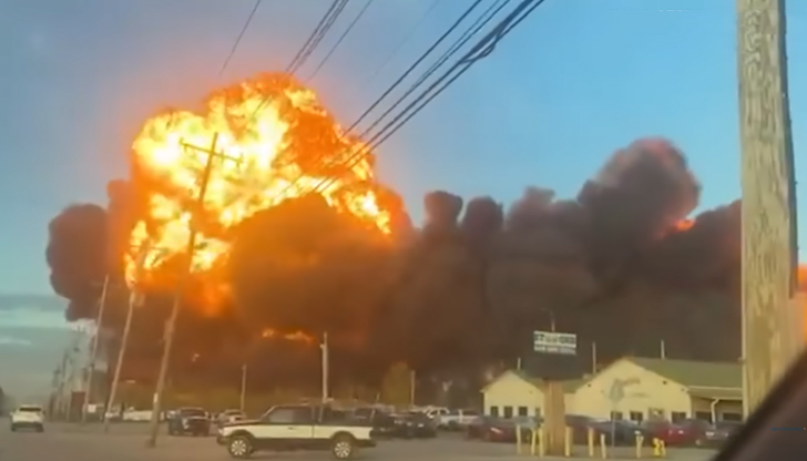 Най-малко седем души загинаха и 11 бяха ранени при катастрофатаТоварен