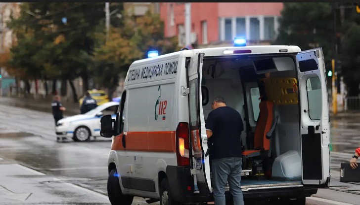 Пострадалият е в болница с фрактура след инцидента на улица