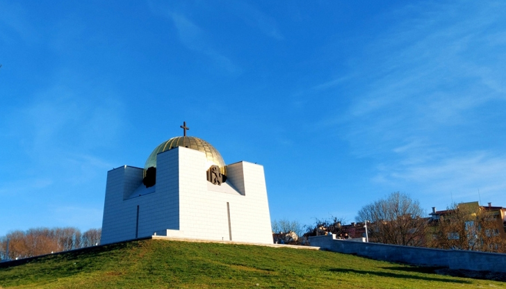 ДАЗД осветява знакови сгради в Русе и региона срещу насилиетоПантеонът