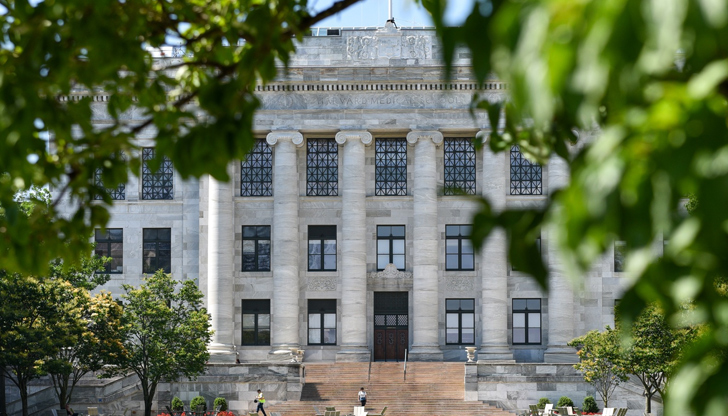 Двама души са видени да бягат от мястото на инцидентаУмишлен