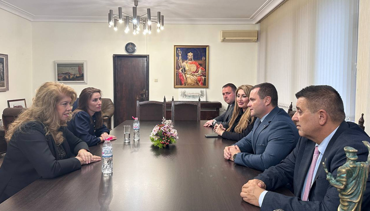 Вицепрезидентът е в града по повод 80-годишния юбилей на Русенския