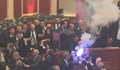 Депутати се биха и палиха факли в парламента на Албания