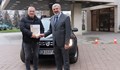 Драгомир Драганов връчи ключовете на джип на шефа на пътното в Русе