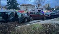 Шофьор помете паркирани коли на булевард в Казанлък