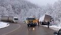ТИР аварира в Прохода на Републиката