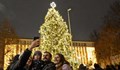 Коледната елха във Варна грейна с хиляди светлини навръх Никулден