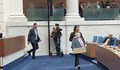 Картонена фигура замести Пеевски в парламента на фона на протестите