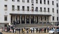 Опашки се извиха пред БНБ за стартовите пакети с евромонети