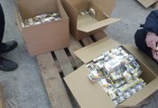 Митничари задържаха над 9000 кутии цигари в камион край Видин