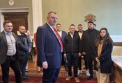 Делян Пеевски показа "Музея на сглобката" на младежи в парламента
