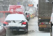 АПИ предупреждават за снеговалеж по пътищата през уикенда