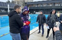 Теодор Цветков се гмурна в ледените води на комплекс "Дунав" с кауза за чист океан