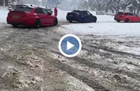 Дрифтове на Бузлуджа вкарват шофьори в снежен капан