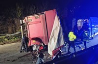 ТИР се преобърна в Прохода на Републиката заради гъста мъгла