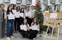 Ученици от Гимназията по туризъм уловиха коледния дух в снимки