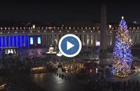 Ватиканът запали светлините на коледната елха на площад "Свети Петър"