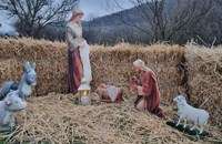 Сцена на Рождество Христово посреща жителите и гостите на село Марчино