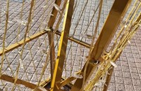 Служител на "Чистота" блъсна коледната украса в Пловдив