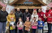 Деца и родители от "Пинокио" заредиха къщичката на БЧК в Ледения парк