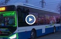 Шофьор създава коледно настроение в градския транспорт на Варна