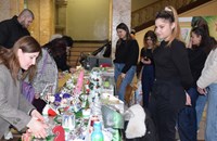 Студенти откриха благотворителен коледен базар в Русенския университет