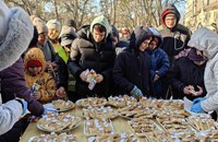 Кубрат изпрати 2025 година с баница и вино на площада