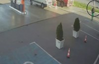 Мъж влачи кучето си вързано за колата му в Сливен