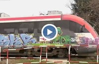 Тежък трафик застрашава децата в Баня, Общината настоява за нов жп прелез