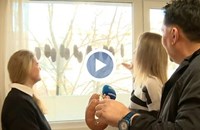 Студентки сушат домашен суджук на балкон в общежитие