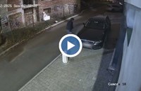 Вандал наряза гумите на десетки коли в София